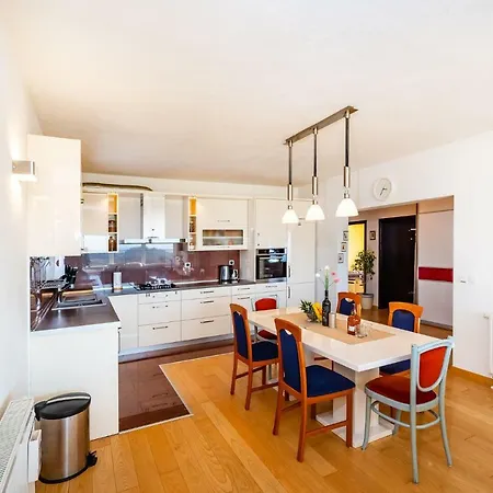 Cvita Apartment *